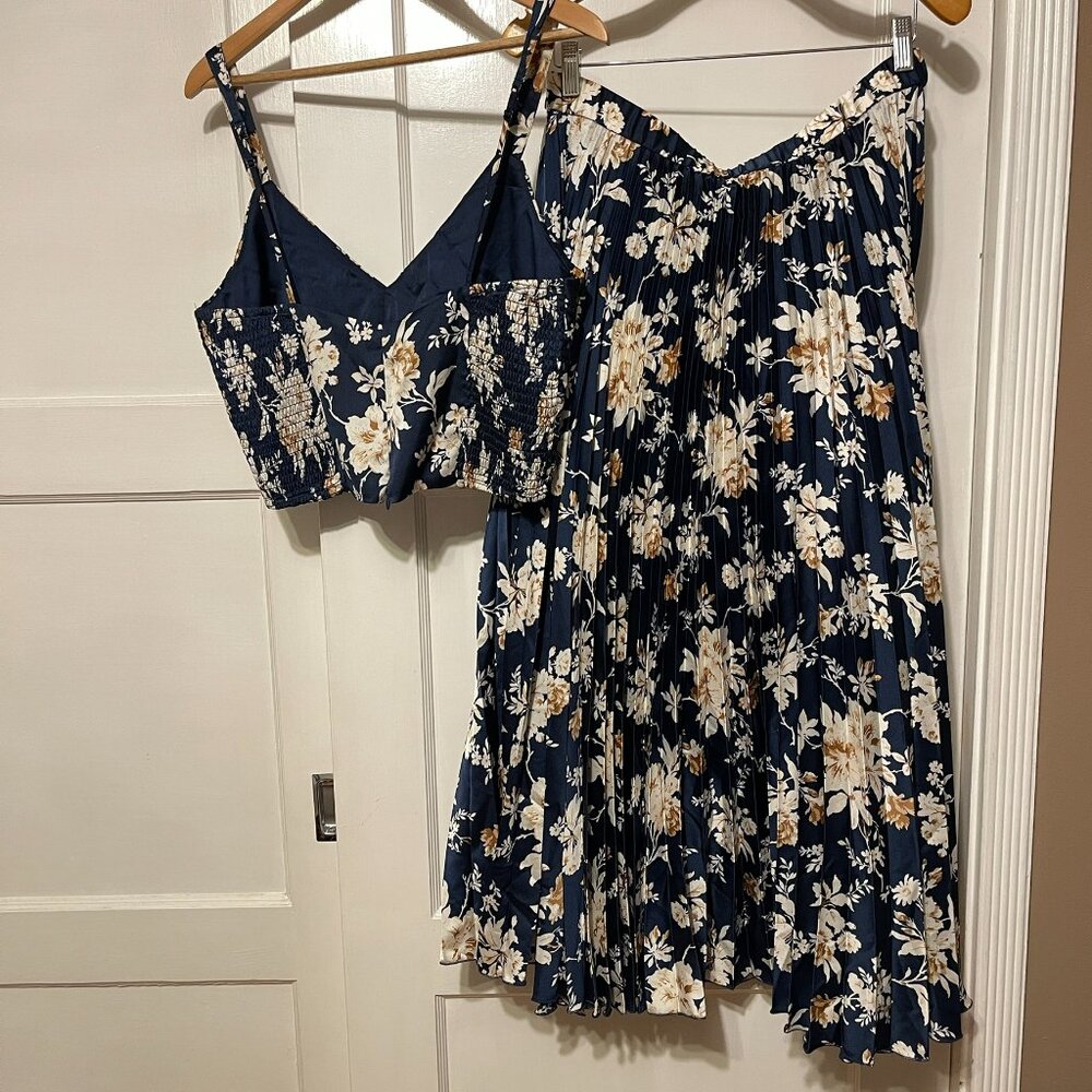Abercrombie and Fitch 2-Piece Satin Matching Floral Pleated Top and Skirt Large - Picture 2 of 4